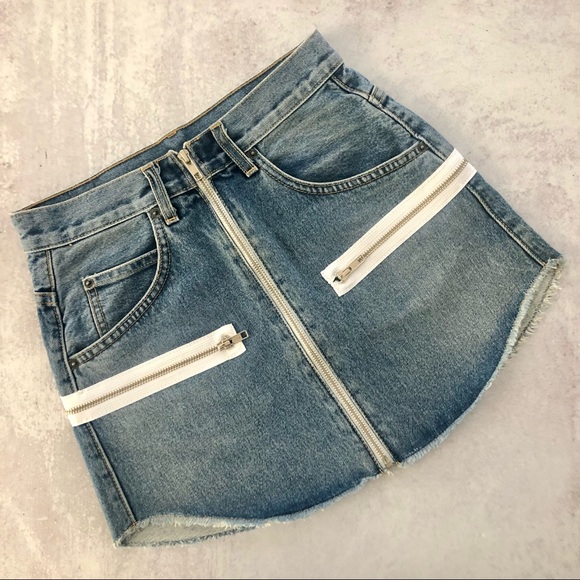 CARMAR Dallas Beatrice Zip Front Denim Mini Skirt 26 - Picture 2 of 7